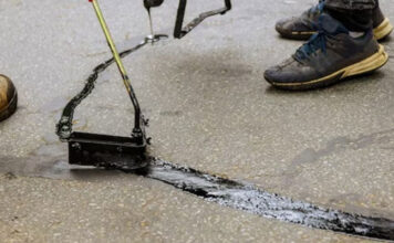 The 4-Step Process of Asphalt Crack Repair in Louisville, KY