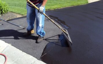 7 Essential Tips for Applying Asphalt Driveway Sealer in Louisville, KY