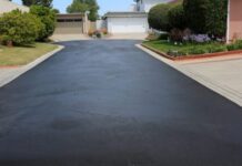 5 Reasons Louisville Homeowners Should Invest in Asphalt Driveway Sealer