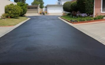 5 Reasons Louisville Homeowners Should Invest in Asphalt Driveway Sealer