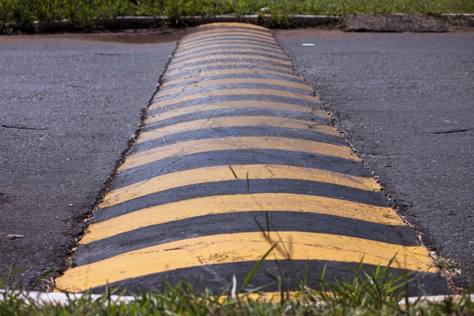 Innovative Speed Bump Solutions for Asphalt Pavements: What’s New in 2024?