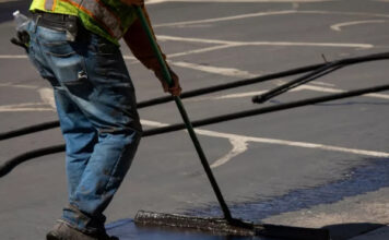 Is Asphalt Driveway Sealer Worth the Investment? 5 Key Factors for Louisville Homeowners